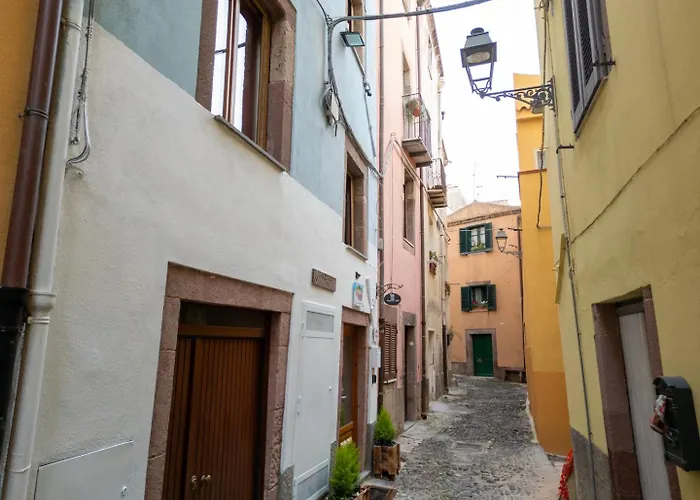 S'apposentu - Un'angolo Di Paradiso Con La Vista Sul Castello 博萨